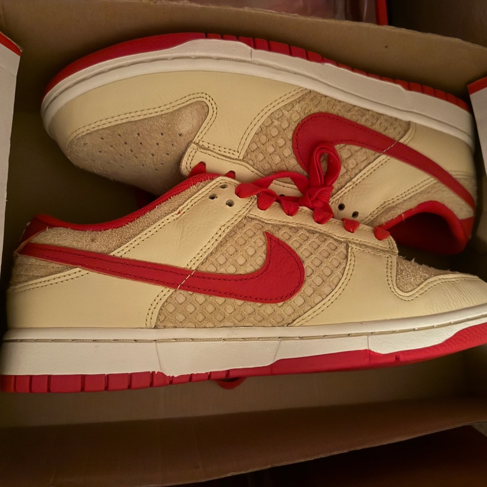 Nike Dunk Low Retro SE in Red and White